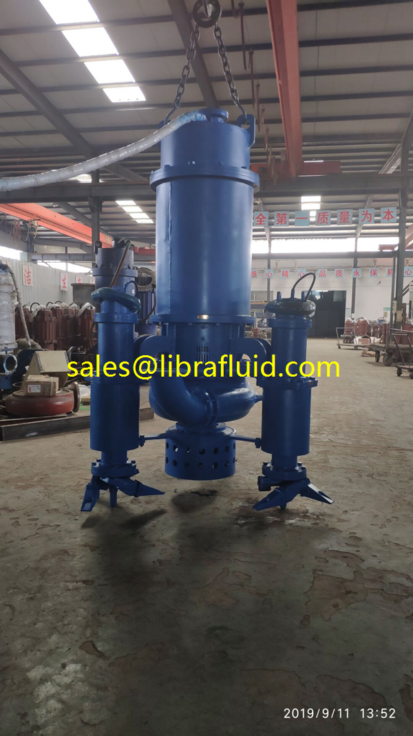 Submersible slurry pumps with agitator