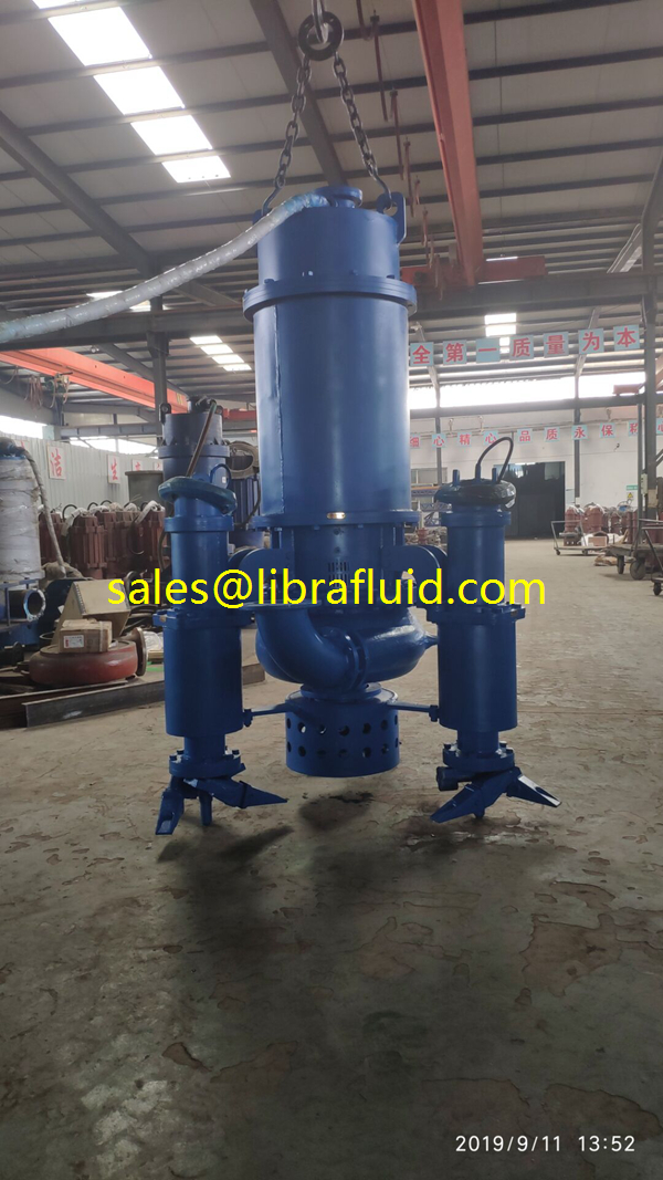 Submersible slurry pumps with agitator